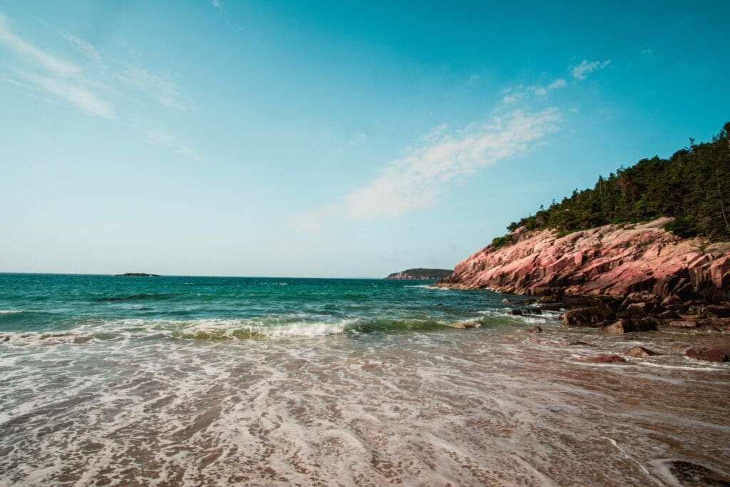 Sand beach is a nice spot to view if you are solo traveling. 