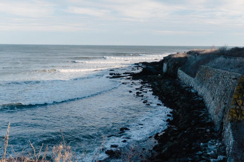 Waves crash againist the shore on the stunning Rhode Island Cliff Walk.