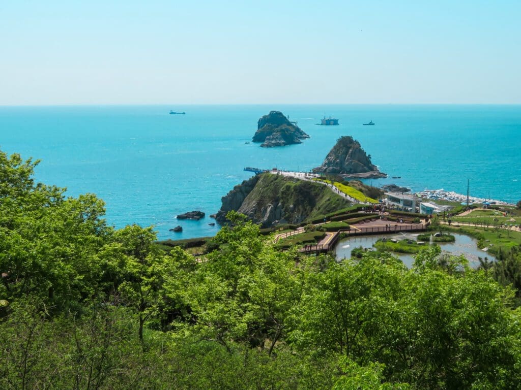 The view of the Skywalk from the Igidae Coastal Walk. 