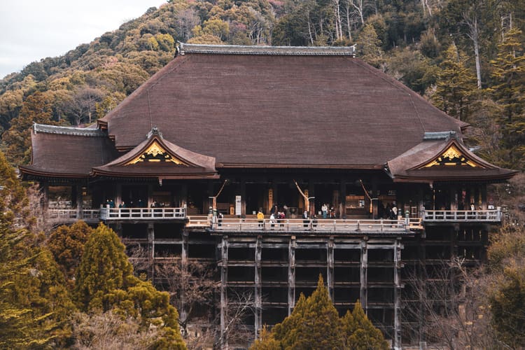 The large wooden balcony of the iconic Kiyomizu-dera temple. 